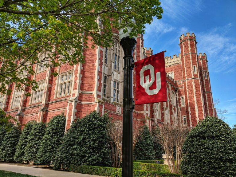The Ultimate College Visit Packing List for Moms and Daughters